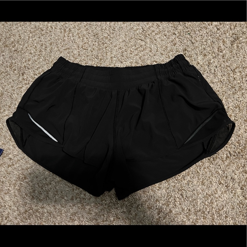 Lululemon Hotty Hot 2.5 inch Shorts